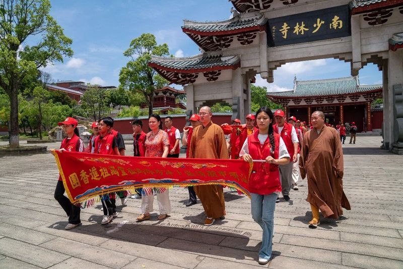 广东汕头珍珠娘妈堂信众150余人参访莆田南少林寺